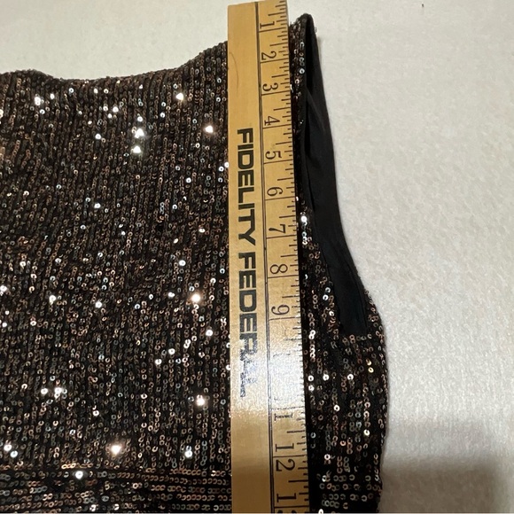 NWOT GUESS Bronze Gold Sequin Sleeveless V-Neck Crop Top – Size M Glam Sparkly - Picture 12 of 12